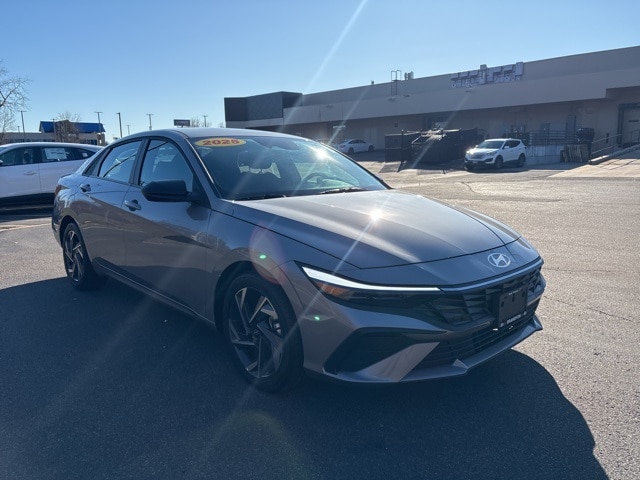 2025 Hyundai Elantra SEL's photo