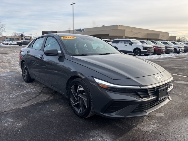 2025 Hyundai Elantra SEL's photo