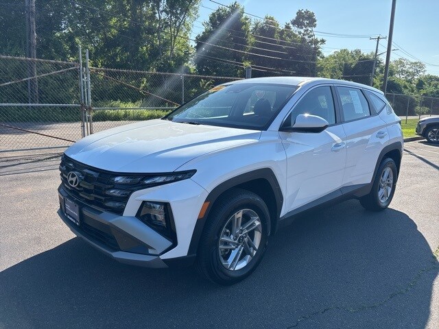 2025 Hyundai Tucson SE photo 3