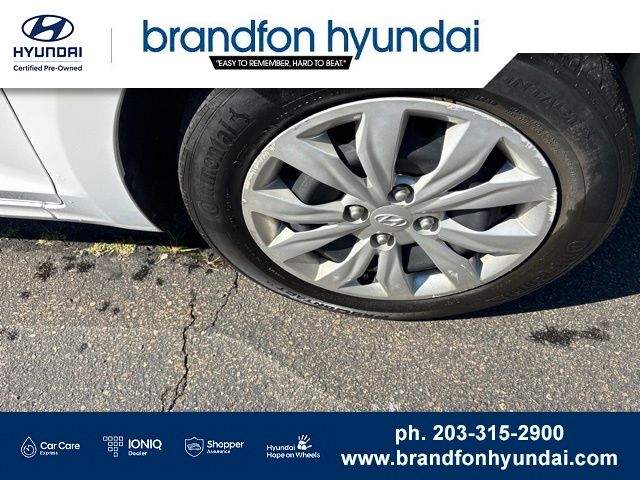 2021 Hyundai Accent SE - Photo 28