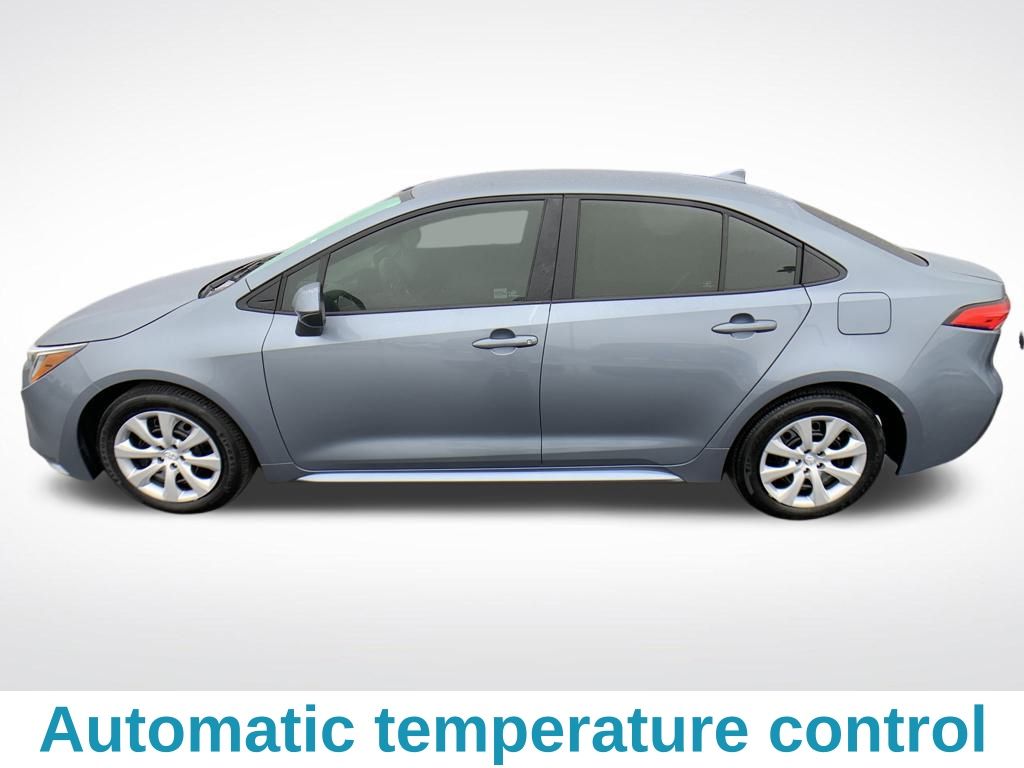 2023 Toyota Corolla LE photo 2