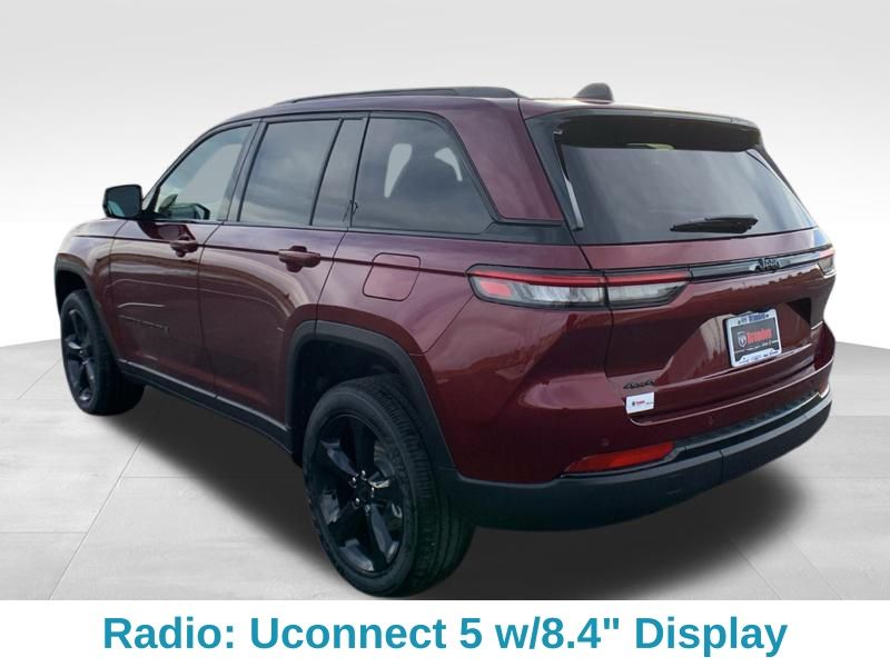 2025 Jeep Grand Cherokee Laredo photo 3