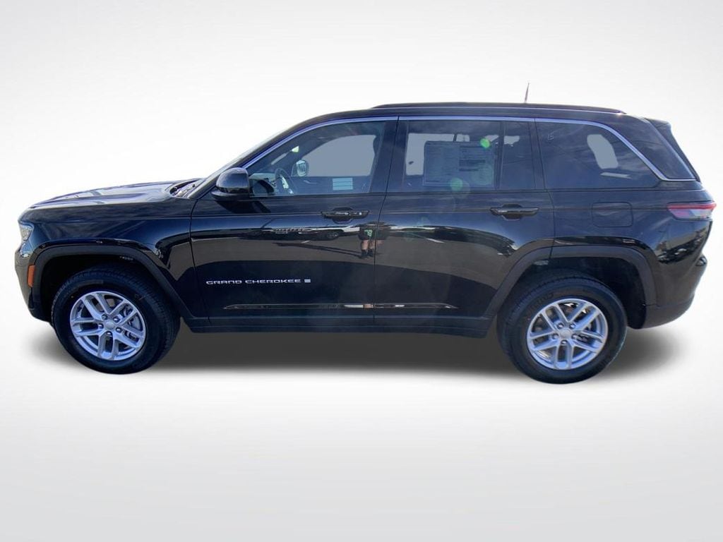 New 2026 Jeep Grand Cherokee Laredo Sport Utility