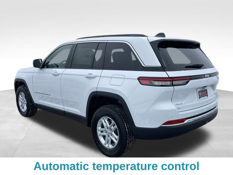 2025 Jeep Grand Cherokee Laredo photo 3
