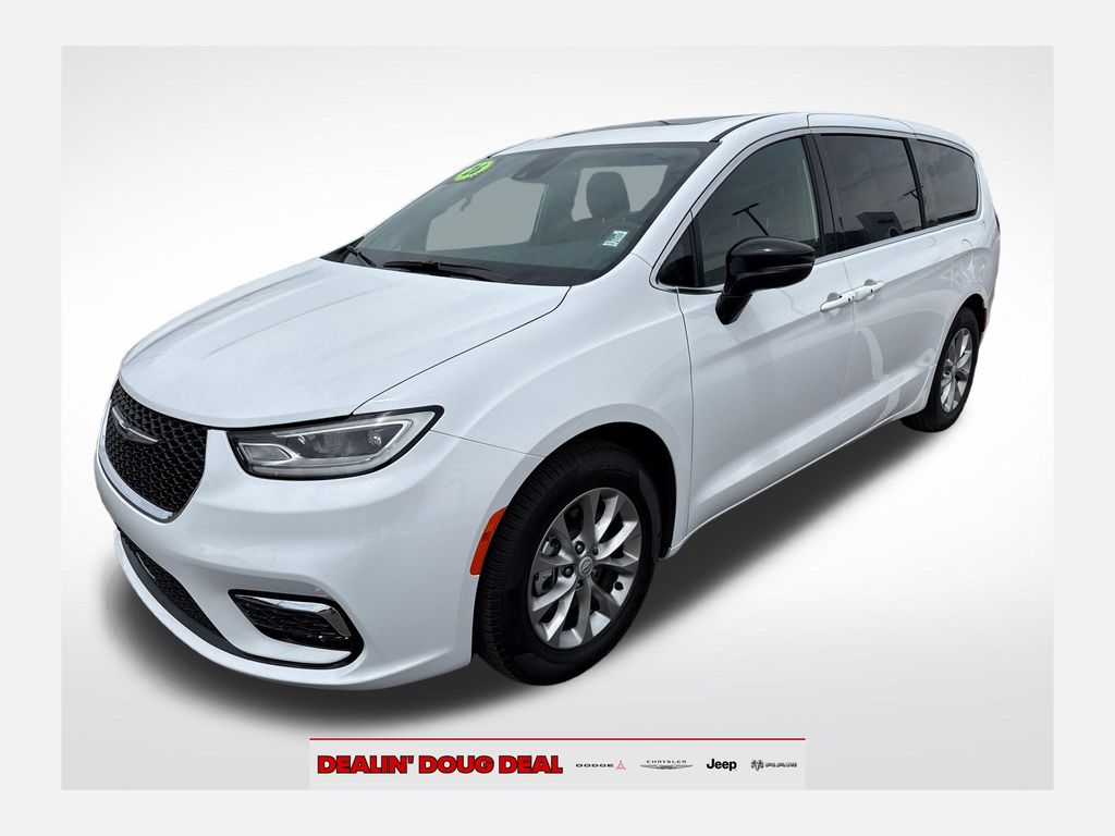 2026 Chrysler Pacifica Limited's photo