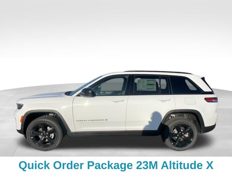 2025 Jeep Grand Cherokee Laredo Altitude X photo 2