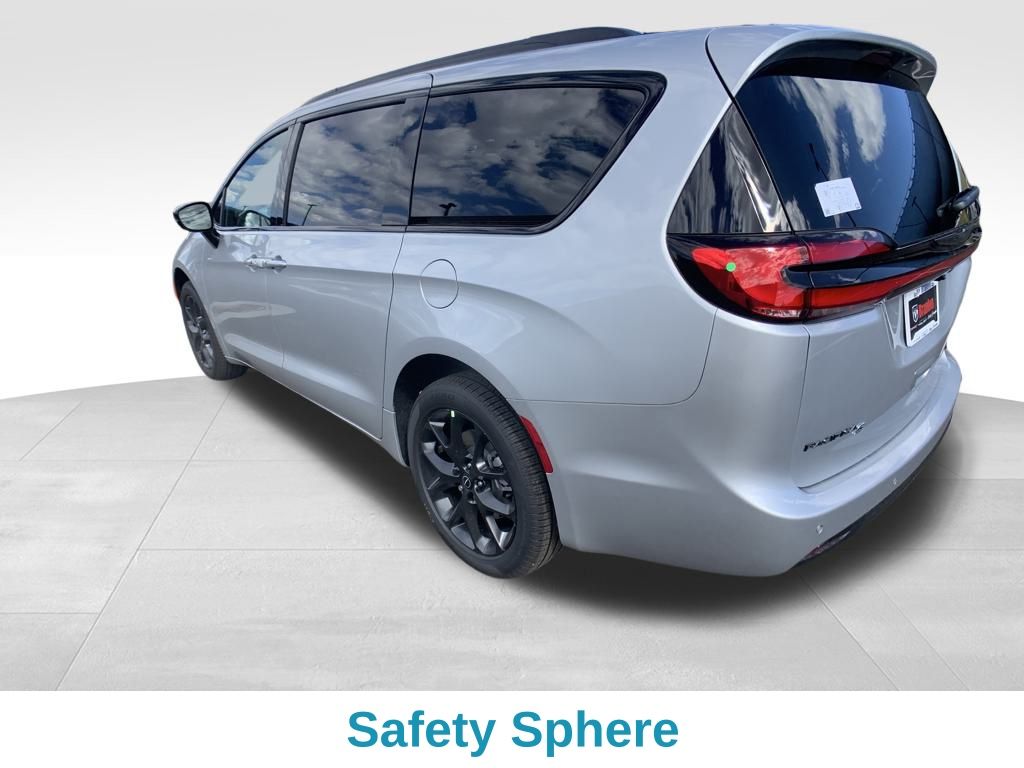 2026 Chrysler Pacifica Limited photo 3
