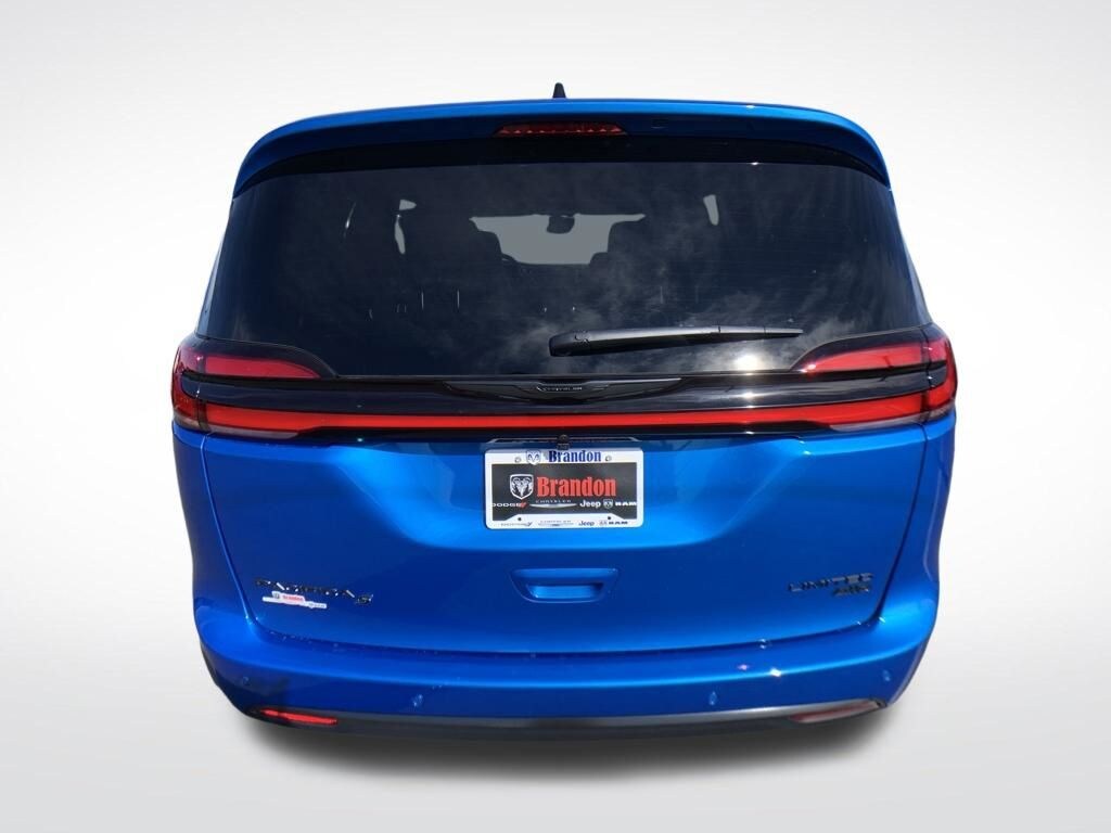 New 2026 Chrysler Pacifica Limited Passenger Van