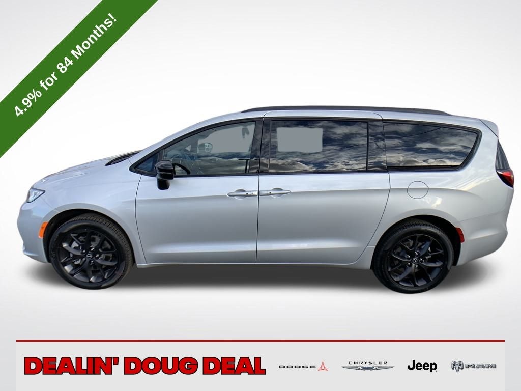 New 2026 Chrysler Pacifica Select Passenger Van