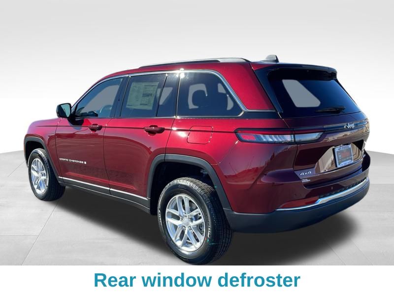 2025 Jeep Grand Cherokee Laredo photo 3