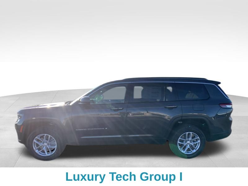 2025 Jeep Grand Cherokee Laredo photo 2