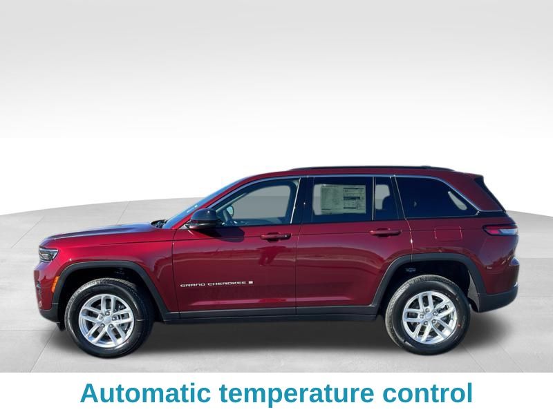 2025 Jeep Grand Cherokee Laredo photo 2