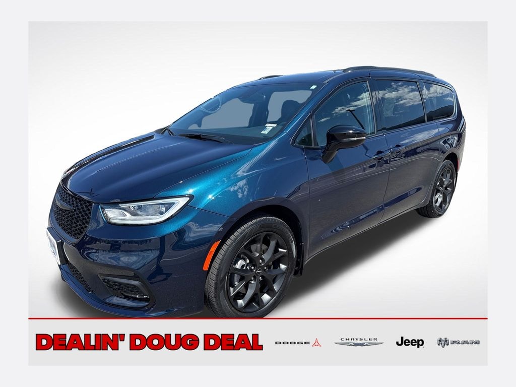 Used 2024 Chrysler Pacifica Touring L Minivan/Van
