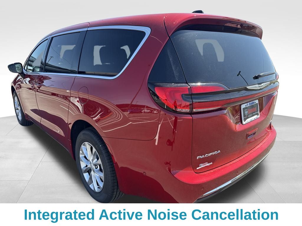 2025 Chrysler Pacifica photo 2