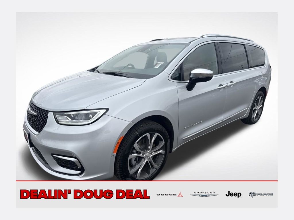 2026 Chrysler Pacifica Pinnacle AWD's photo