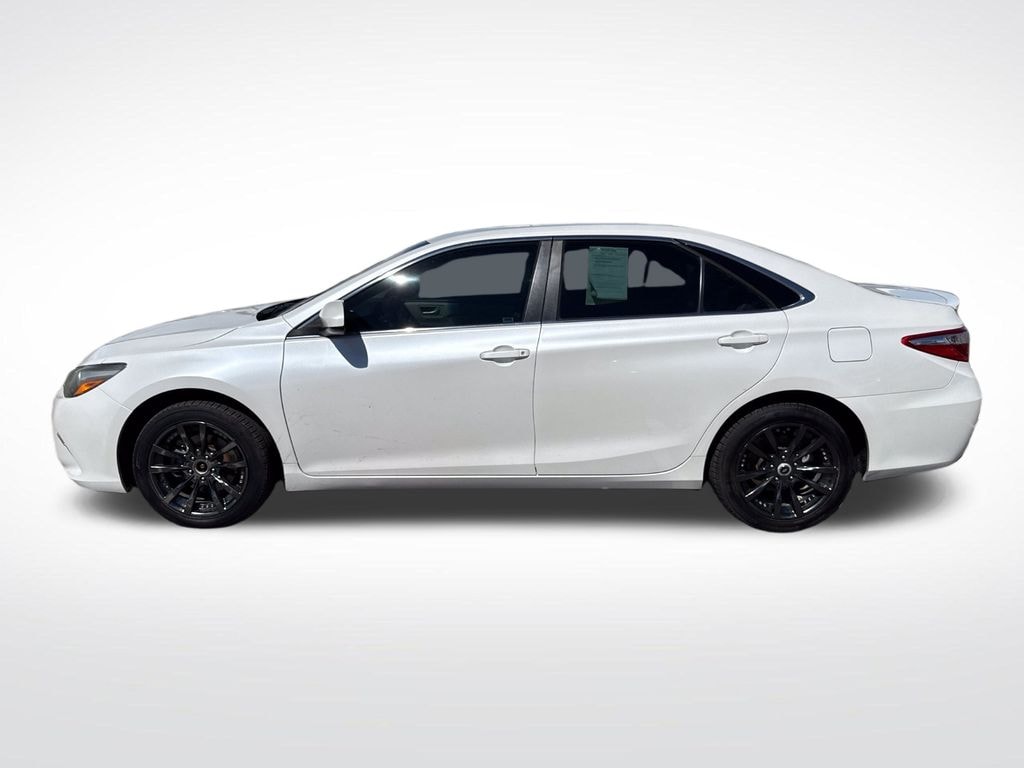 Used 2016 Toyota Camry SE Sedan