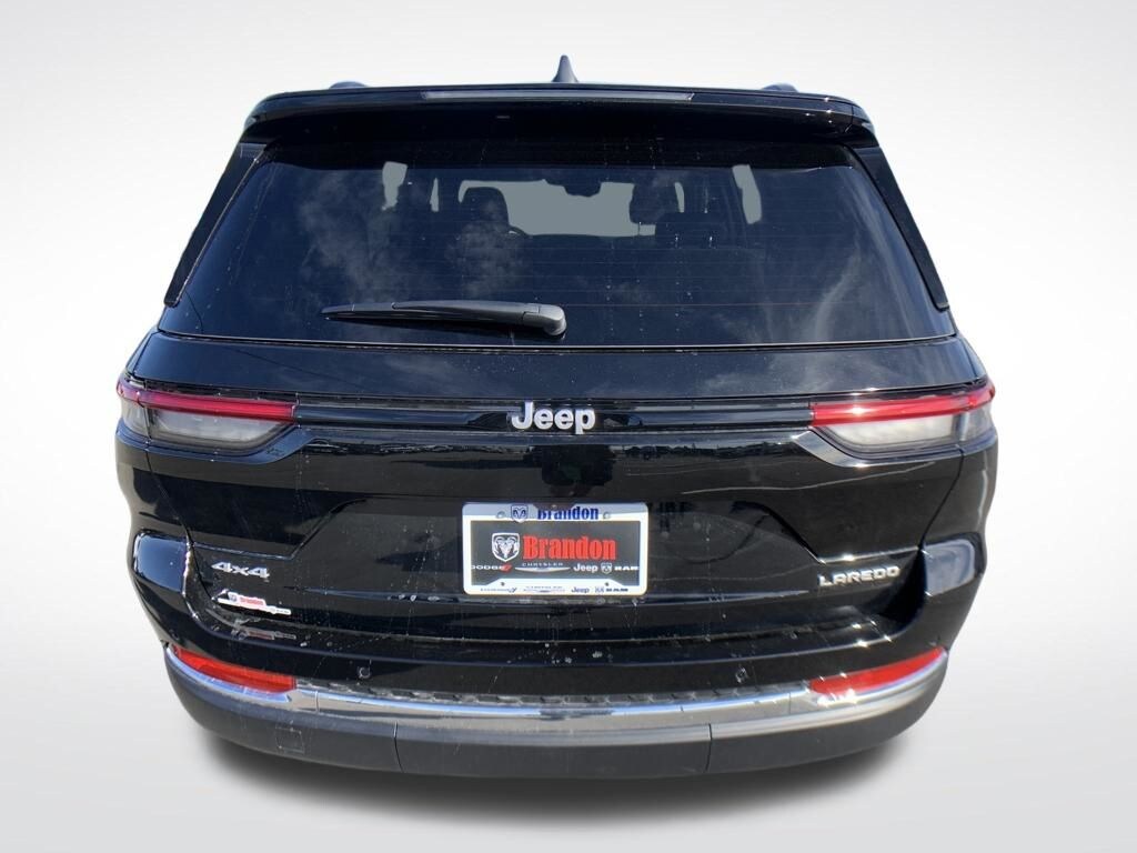 New 2026 Jeep Grand Cherokee Laredo Sport Utility