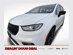 2026 Chrysler Pacifica Select Passenger Van