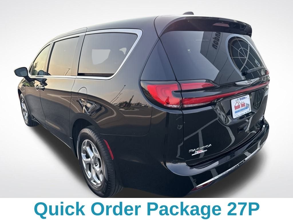 Used 2024 Chrysler Pacifica Limited Minivan/Van