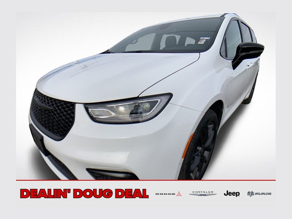 2026 Chrysler Pacifica Select AWD's photo
