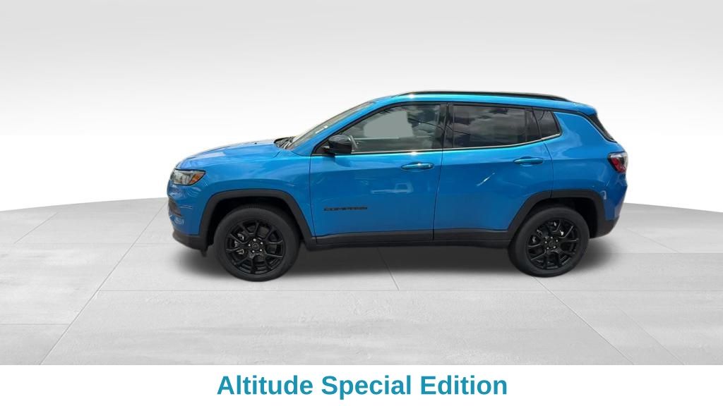 2025 Jeep Compass Latitude Altitude Special Edition photo 2