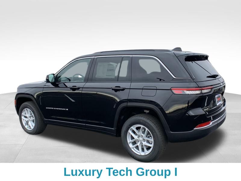 2025 Jeep Grand Cherokee Laredo photo 3