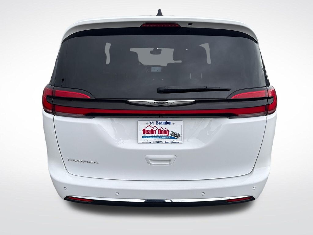 Used 2024 Chrysler Pacifica Touring Minivan/Van