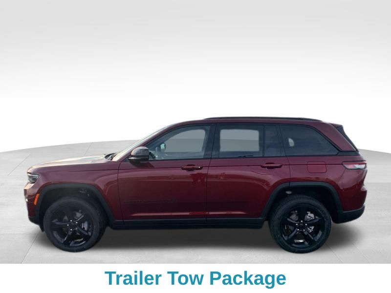 2025 Jeep Grand Cherokee Laredo photo 2