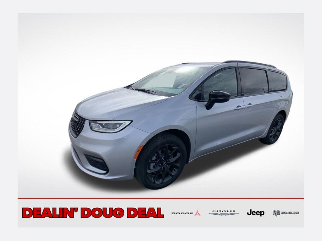 2026 Chrysler Pacifica Select AWD's photo