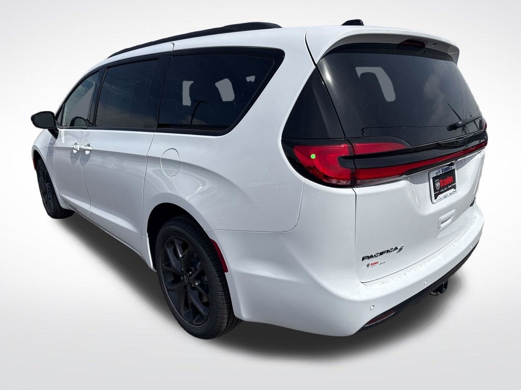 New 2026 Chrysler Pacifica Limited Passenger Van