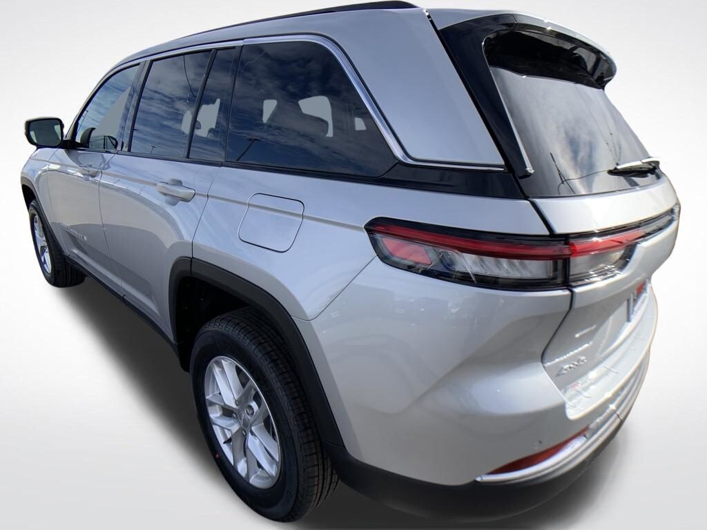 New 2026 Jeep Grand Cherokee Laredo Sport Utility