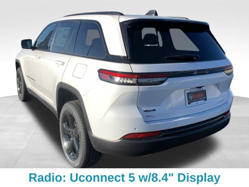 2025 Jeep Grand Cherokee Laredo Altitude X photo 3