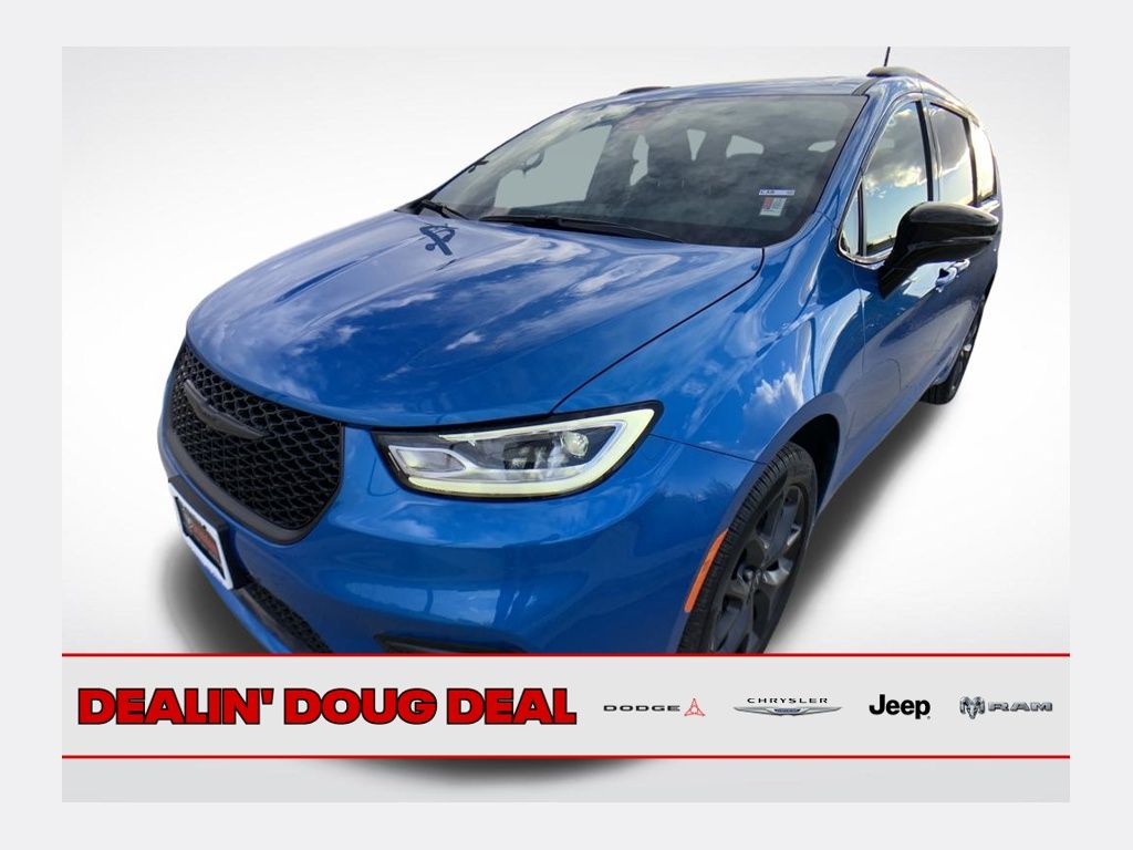 2026 Chrysler Pacifica Limited's photo