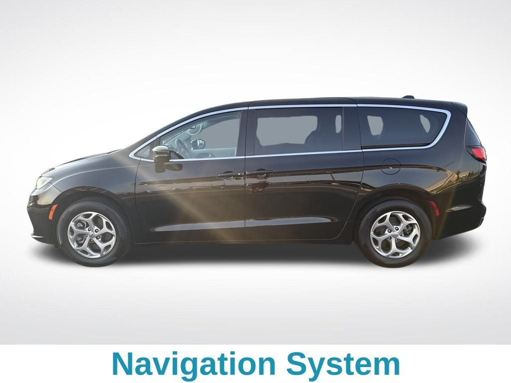 Used 2024 Chrysler Pacifica Limited Minivan/Van
