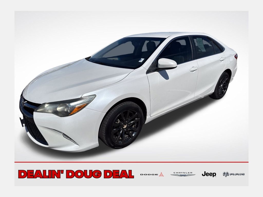 Used 2016 Toyota Camry SE Sedan