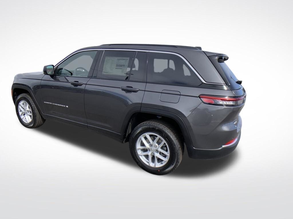 New 2026 Jeep Grand Cherokee Laredo Sport Utility
