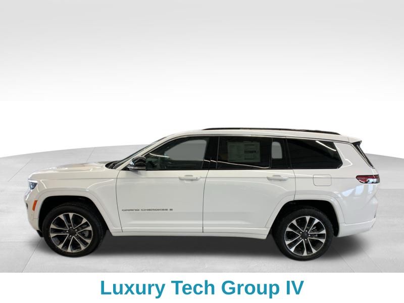 2025 Jeep Grand Cherokee Overland photo 2