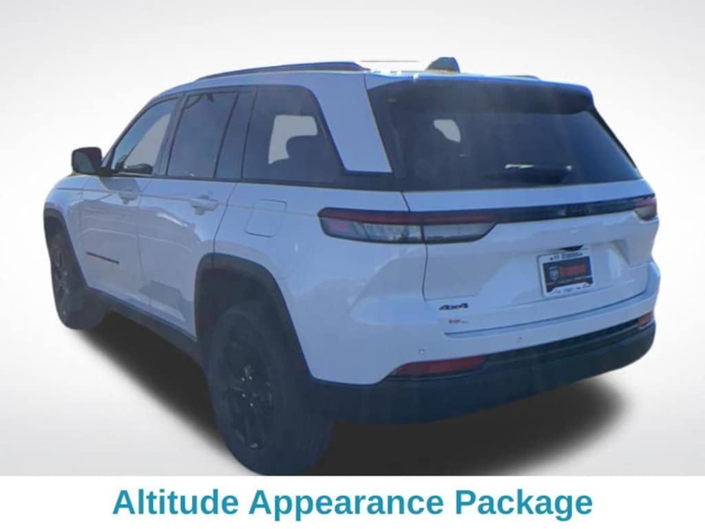 New 2025 Jeep Grand Cherokee Laredo Sport Utility