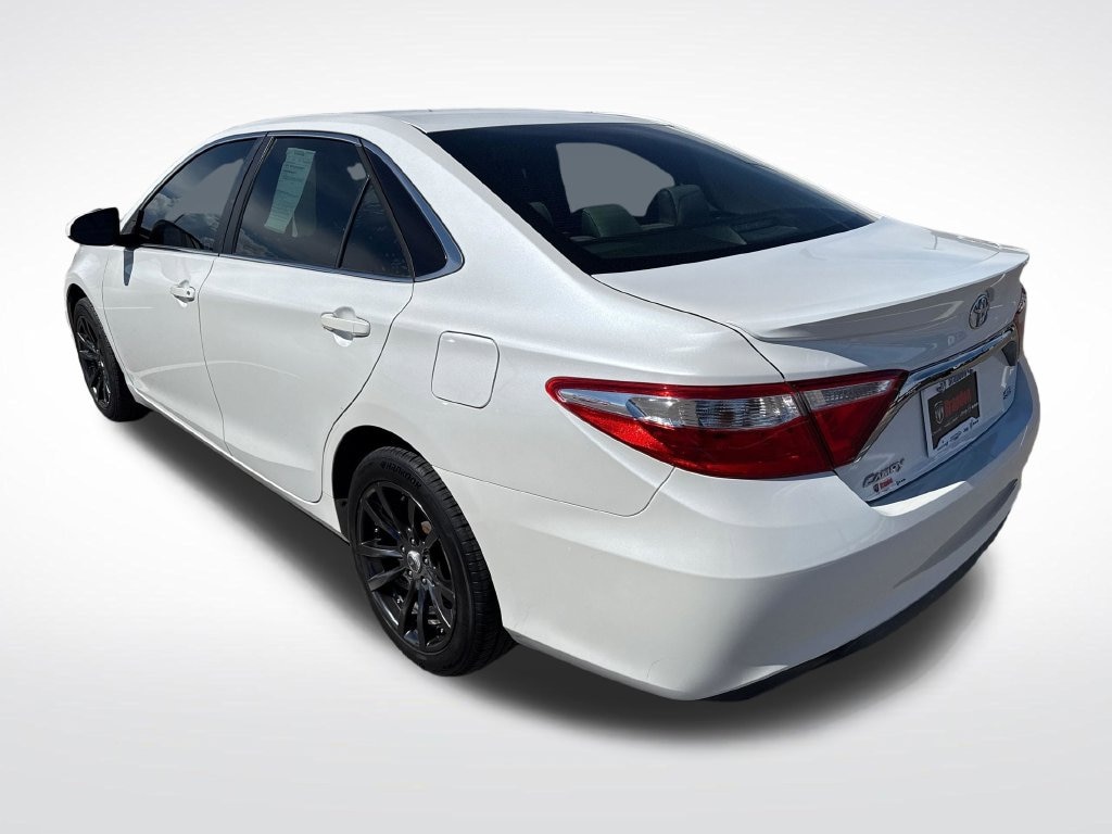 Used 2016 Toyota Camry SE Sedan