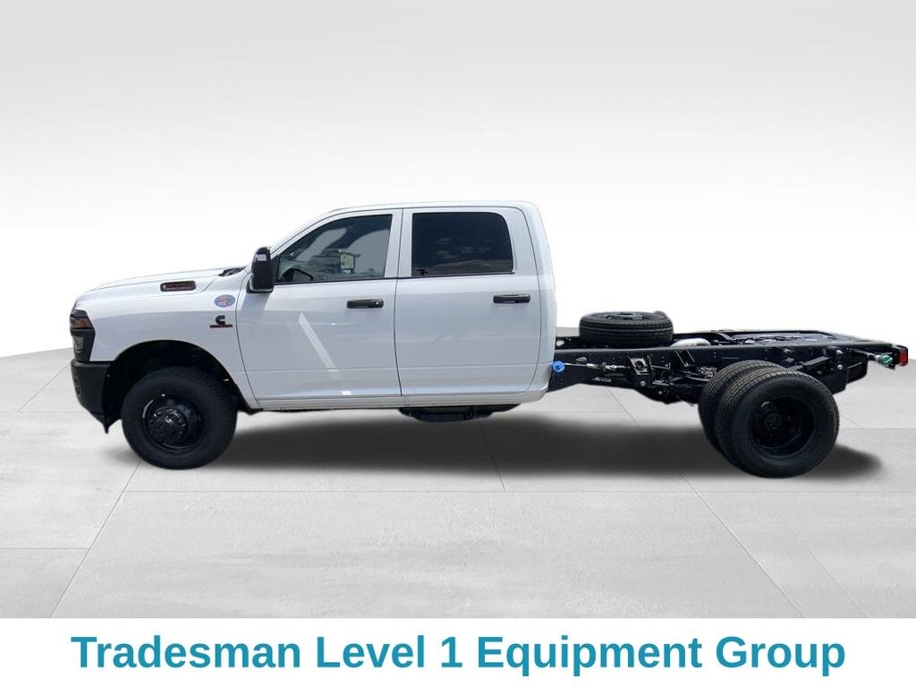 New 2025 Ram 3500 Chassis Cab 3500 TRADESMAN CREW CAB CHASSIS 4X4 60' CA Pickup