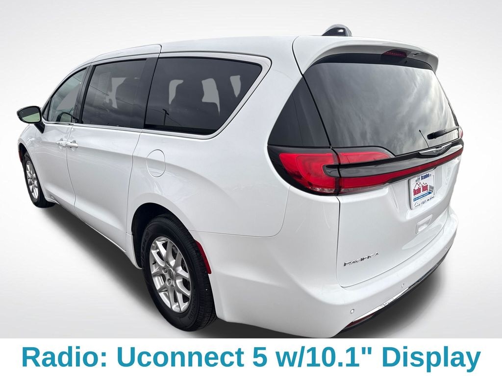 Used 2024 Chrysler Pacifica Touring Minivan/Van