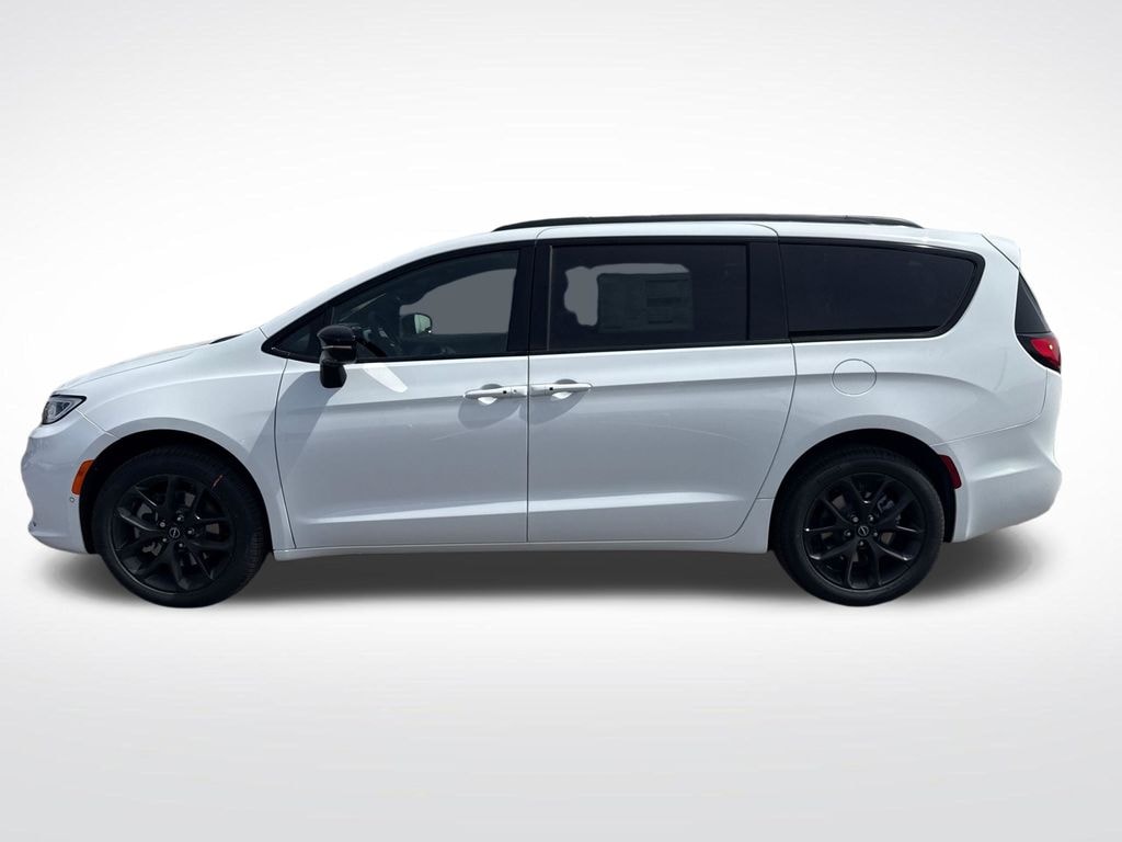 New 2026 Chrysler Pacifica Limited Passenger Van