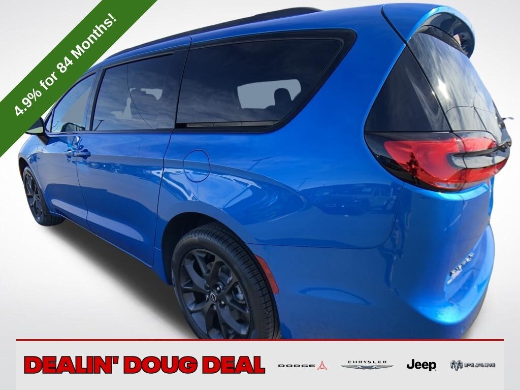 New 2026 Chrysler Pacifica Limited Passenger Van