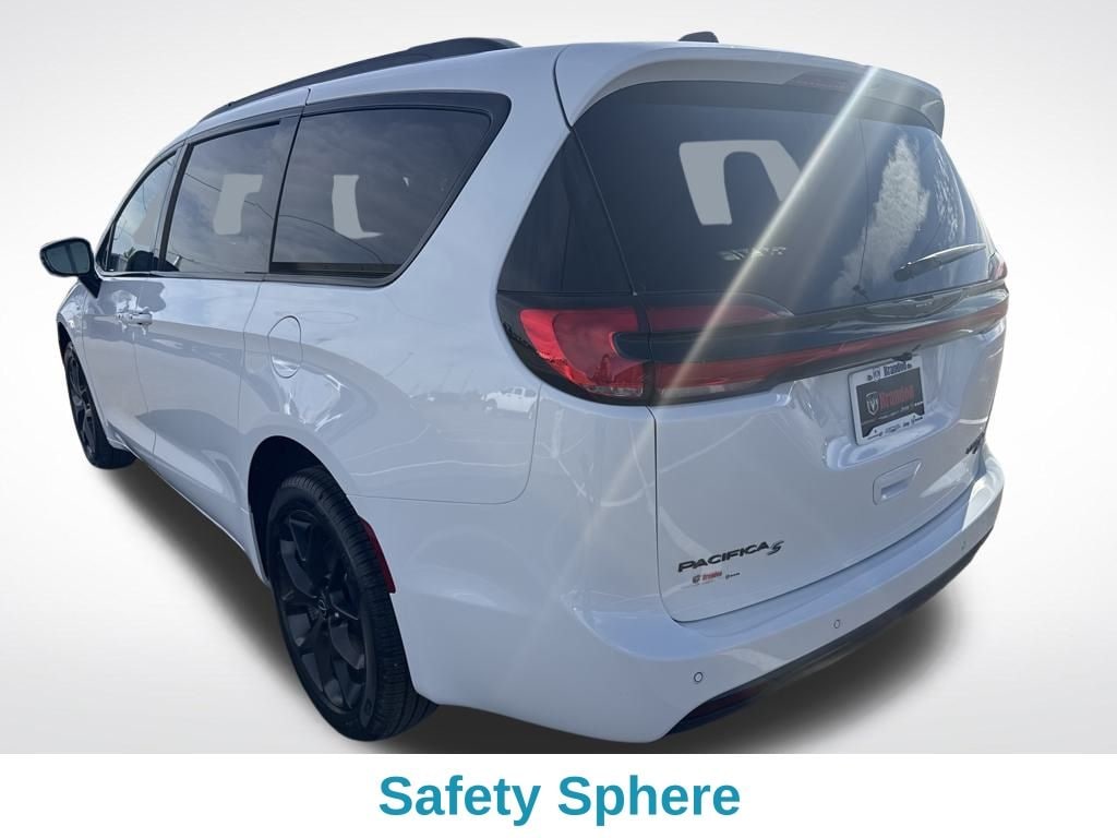New 2026 Chrysler Pacifica Limited Passenger Van