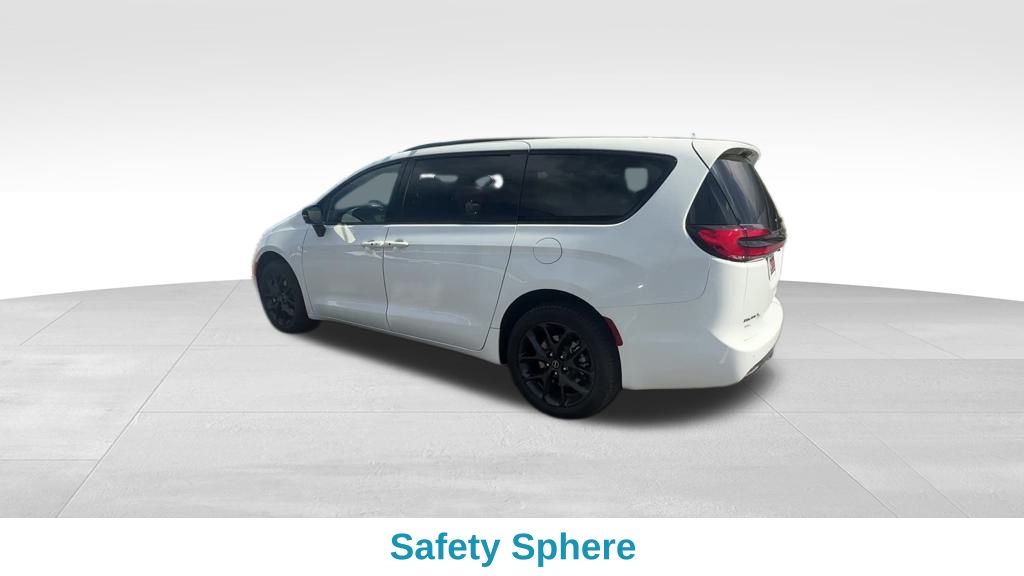 2026 Chrysler Pacifica Limited photo 2