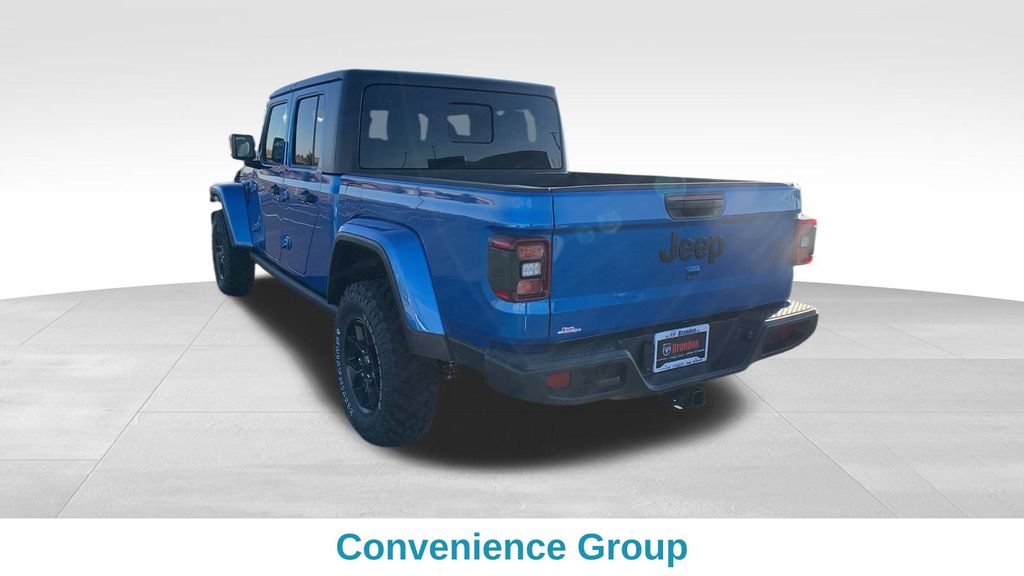2025 Jeep Gladiator Willys photo 3