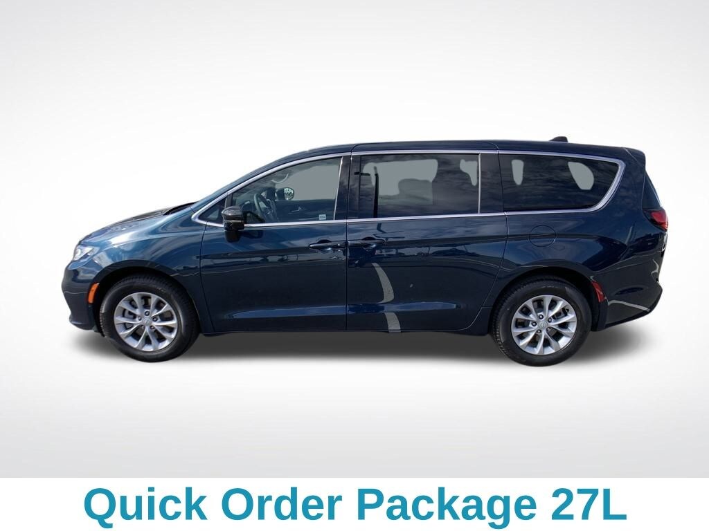 Certified 2025 Chrysler Pacifica Select Minivan/Van