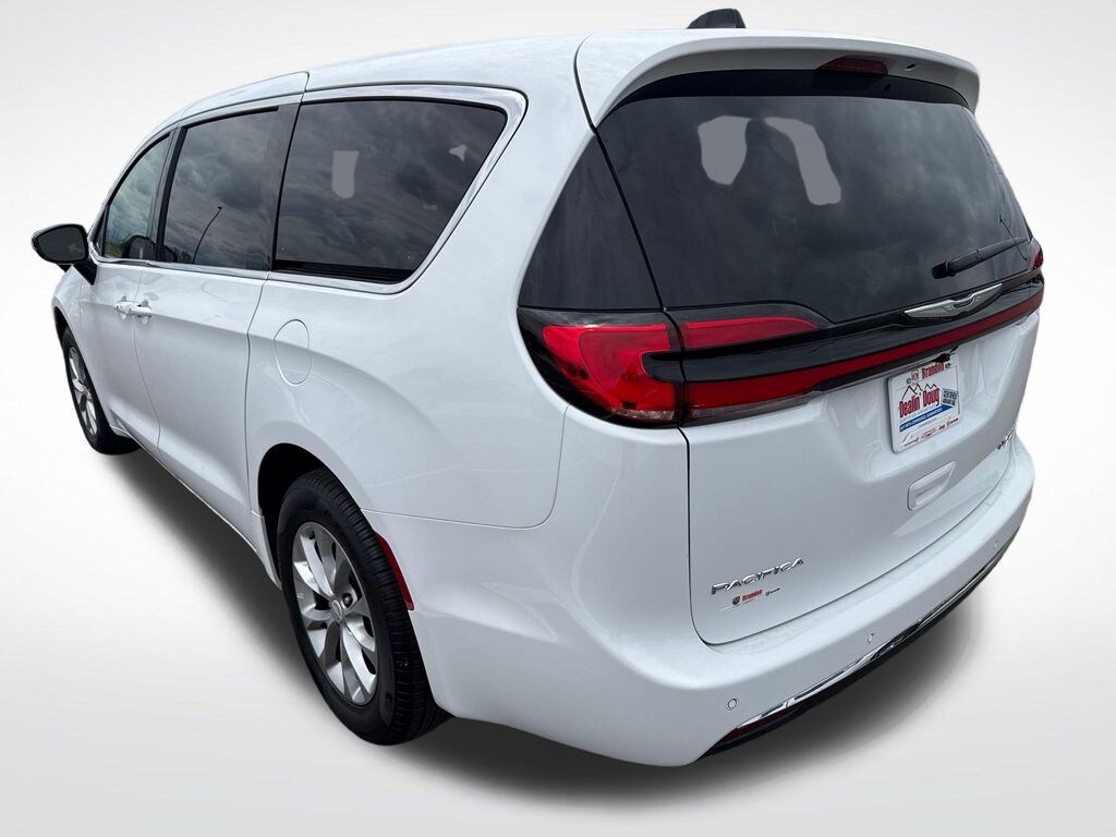 Certified 2026 Chrysler Pacifica Limited Minivan/Van