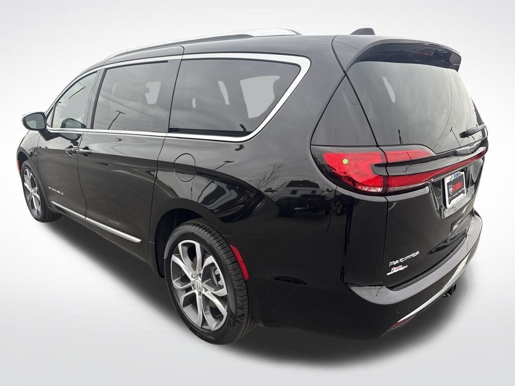 New 2026 Chrysler Pacifica Pinnacle Minivan/Van