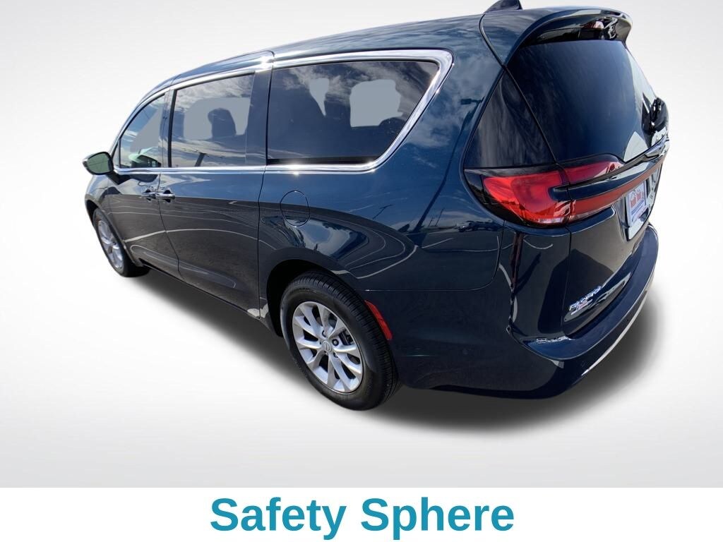 Certified 2025 Chrysler Pacifica Select Minivan/Van